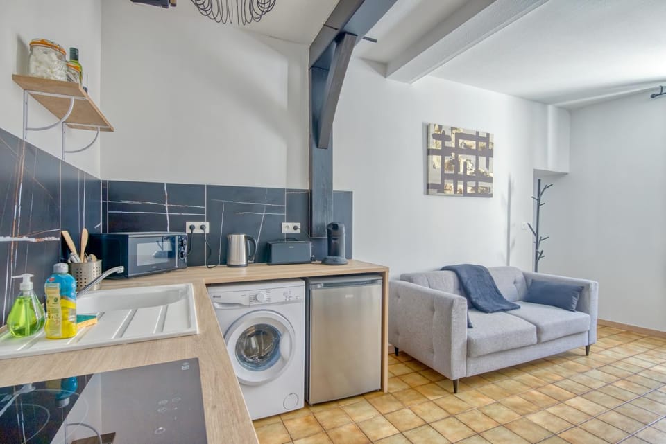 Kitchen or kitchenette, Living room