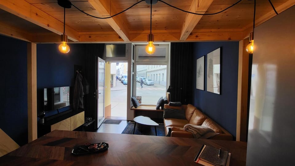 TV and multimedia, Living room, Seating area, Dining area