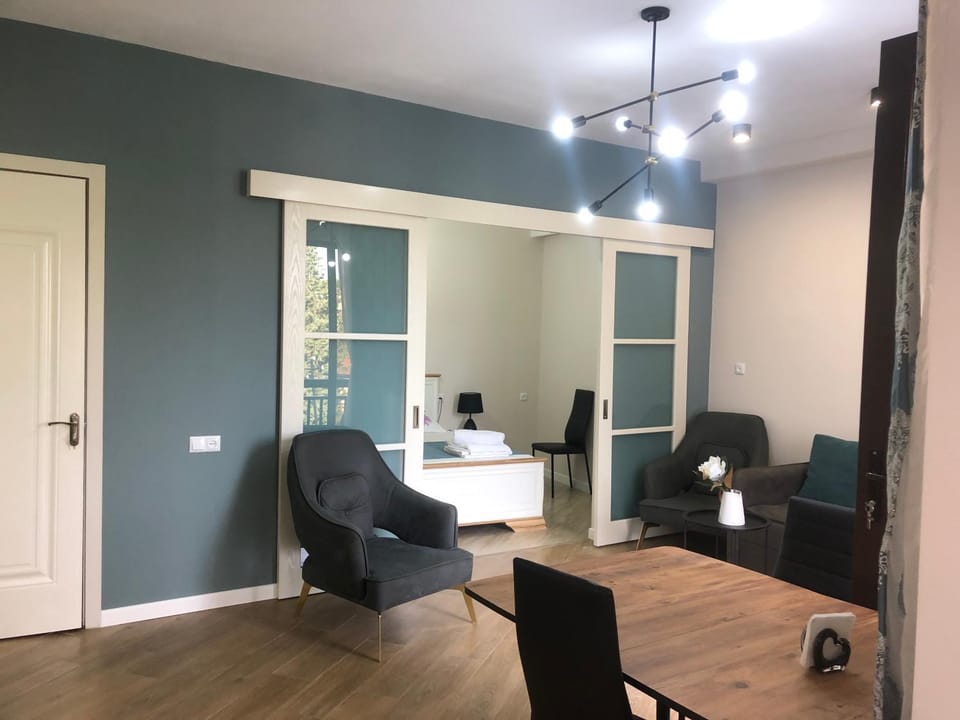 central square Apartment in Georgia