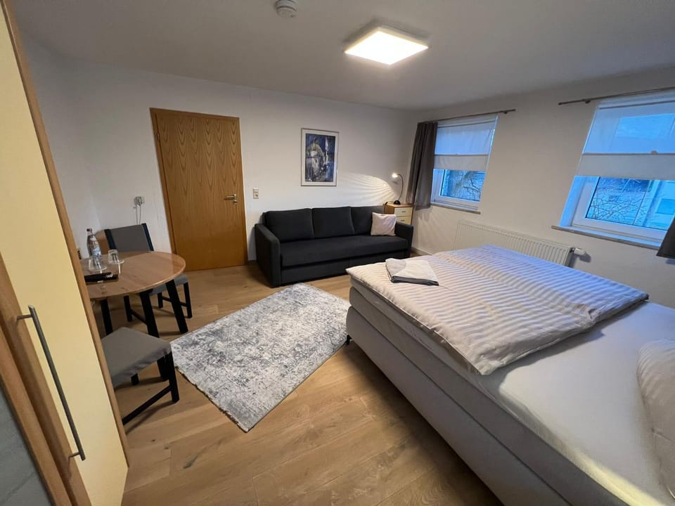 Seating area, Bedroom, wardrobe