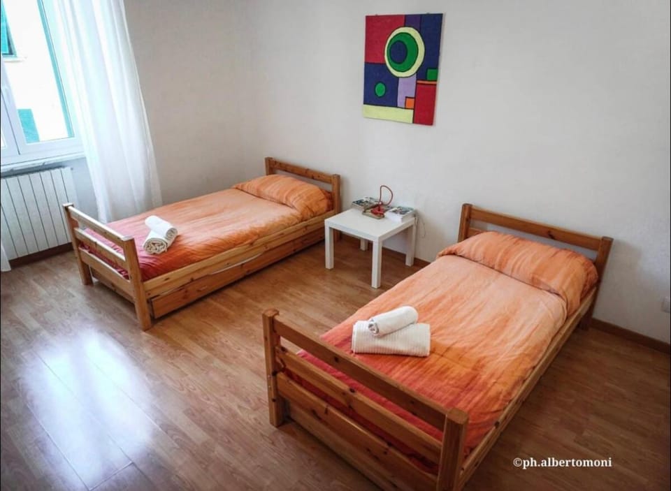 Bed, Photo of the whole room, towels