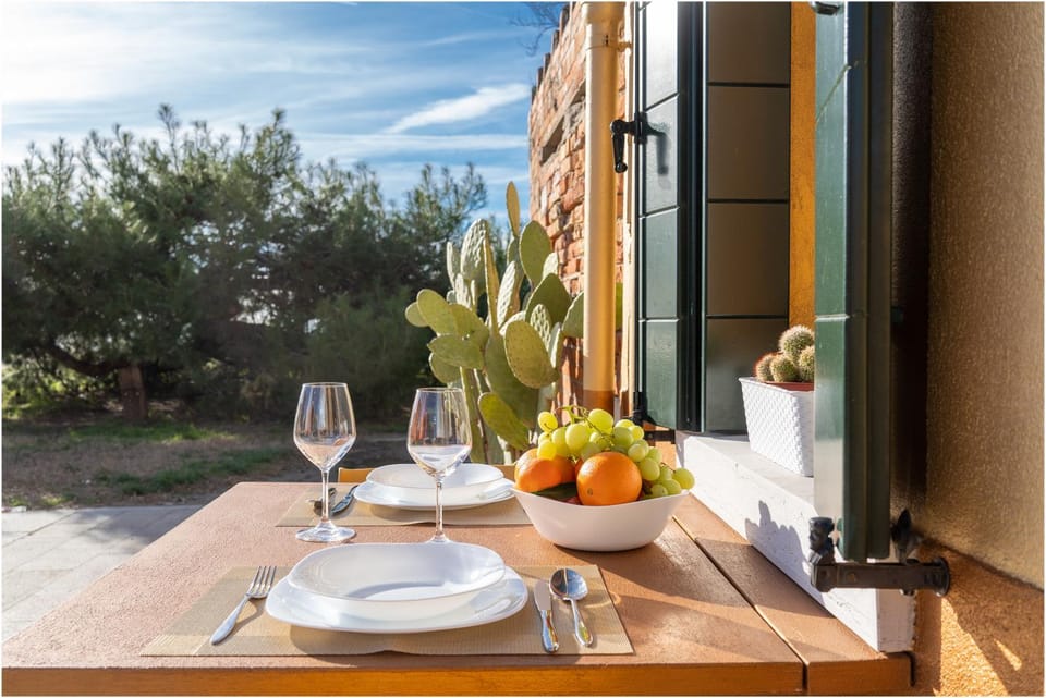 Day, View (from property/room), Dining area