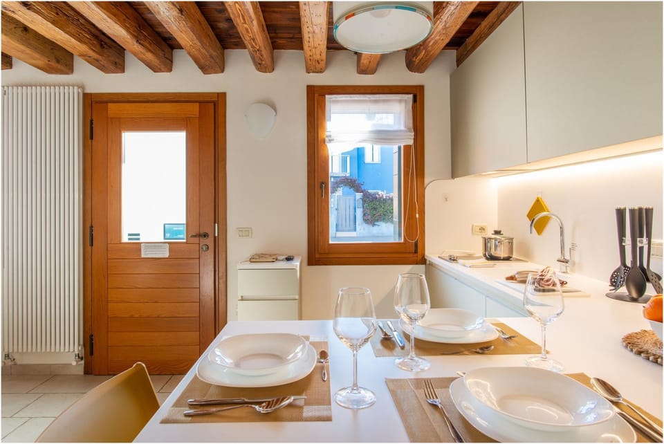 Neighbourhood, Dining area, City view, Landmark view, Quiet street view, stove
