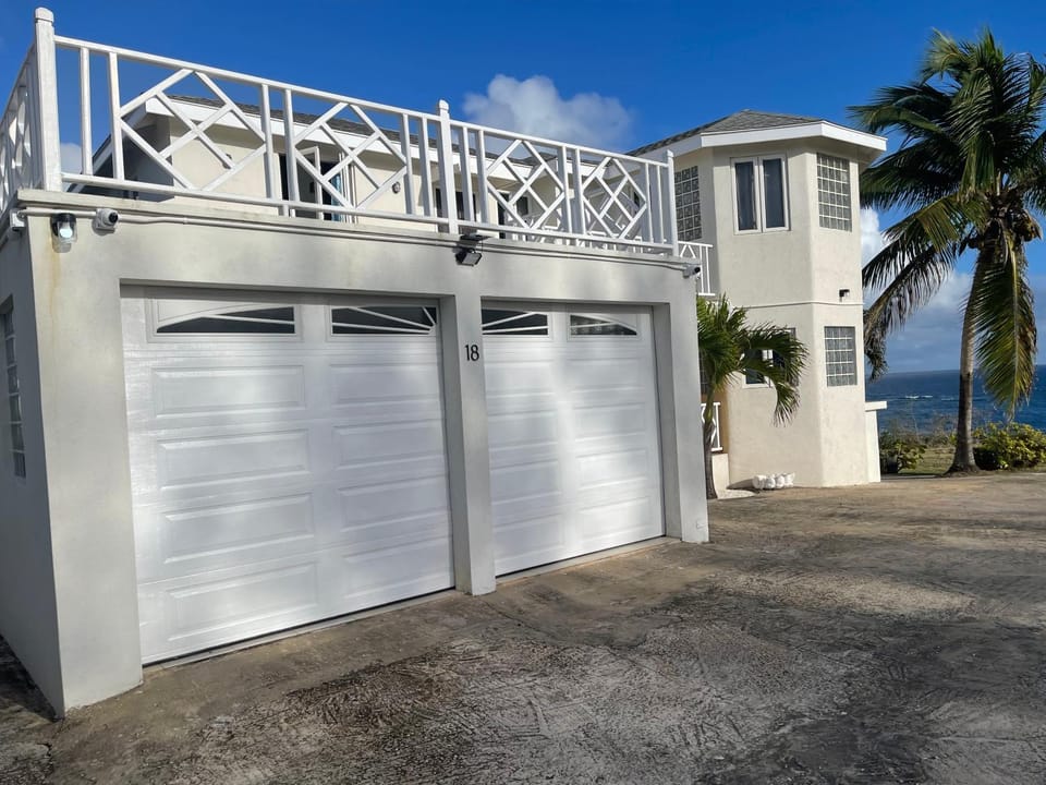 Property building, Facade/entrance, sunbed