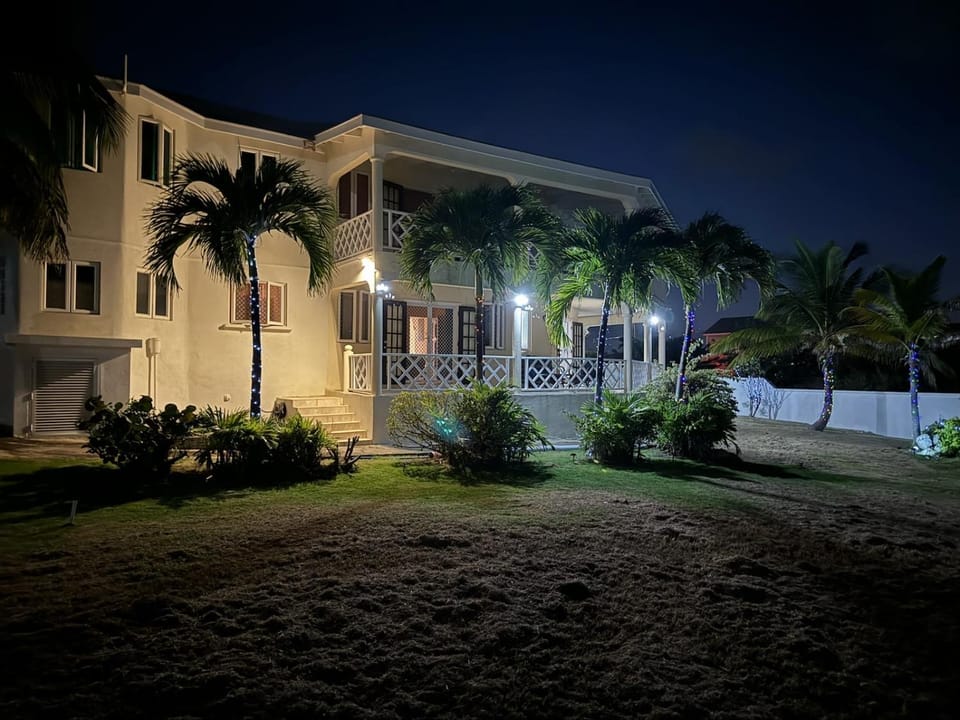 ‘MAYARO’ Private Room with Ocean View Vacation rental in Barbados
