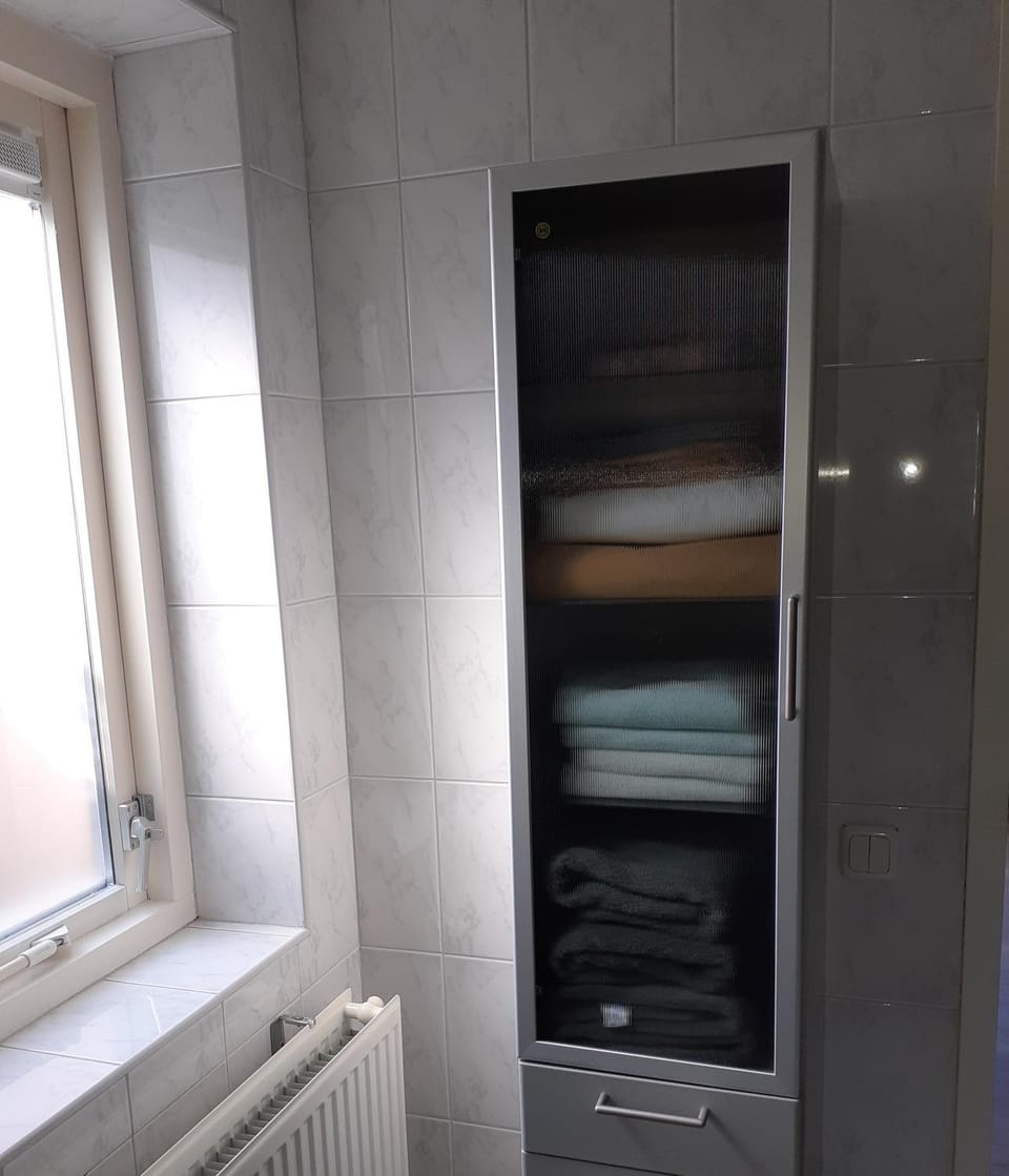 Bathroom, towels