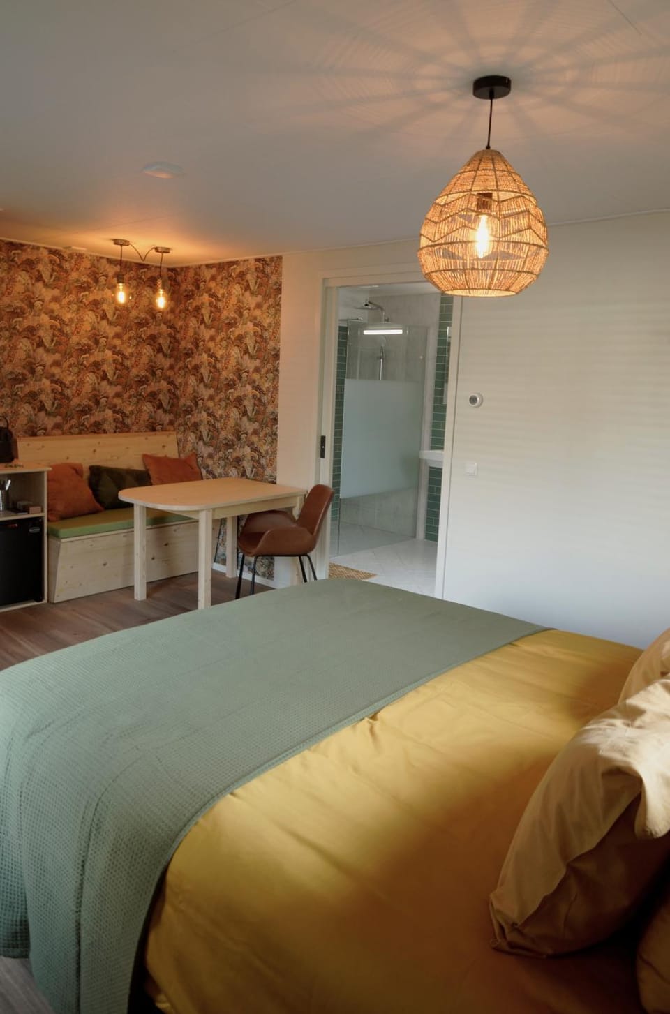 Bed, Photo of the whole room, Bedroom