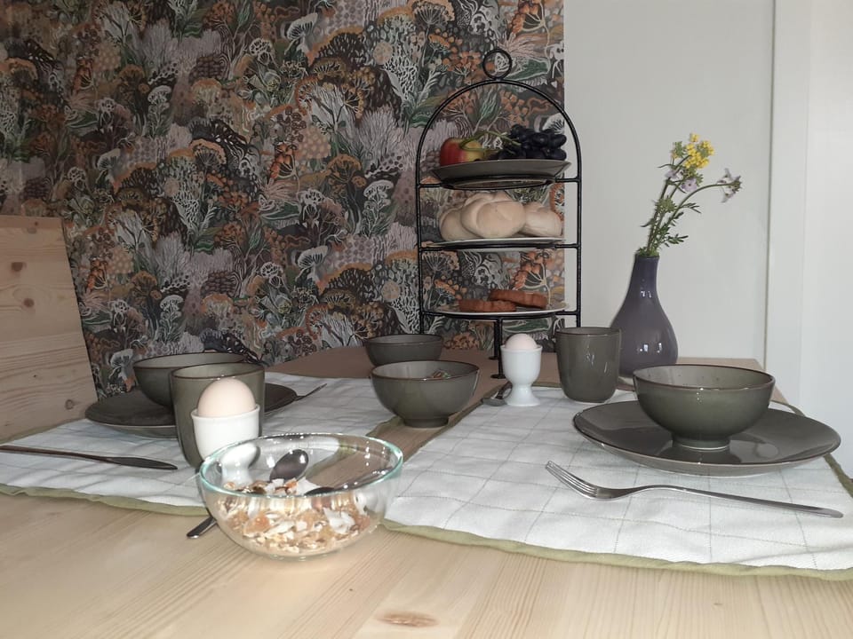 Coffee/tea facilities, Food and drinks, Dining area, Food, Breakfast, Drinks