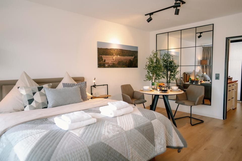 Bed, Dining area