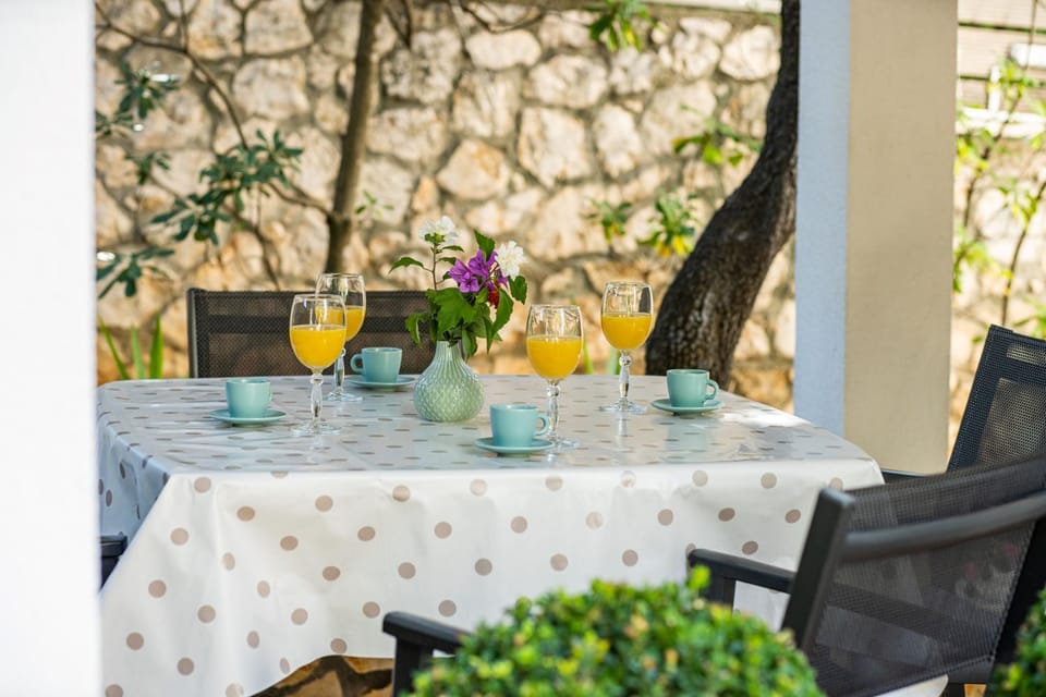 Balcony/Terrace, Food, Drinks