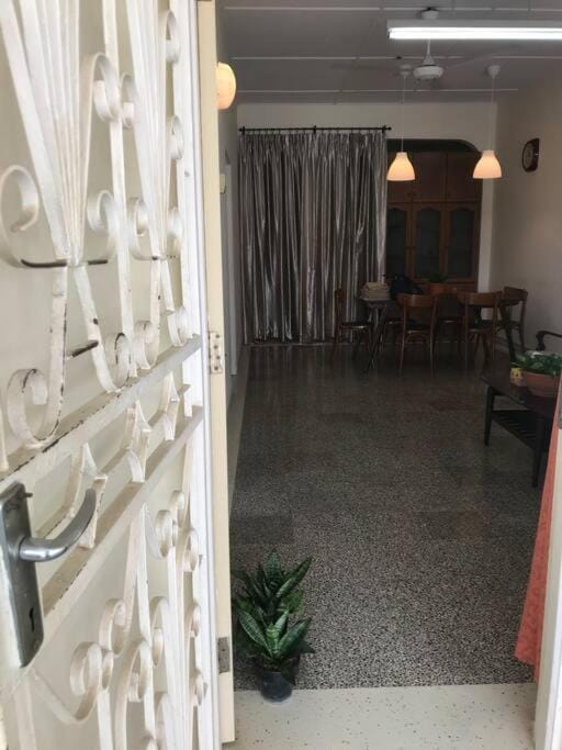 Cosy big house 5min CIQ SOGO KSL mall 4BR 12Pax House in Johor Bahru