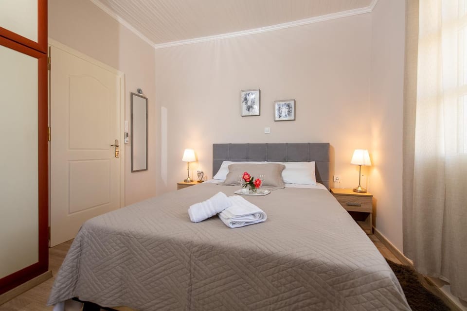 Bed, Photo of the whole room, Bedroom, towels, wardrobe