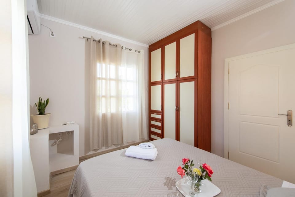 Bed, Photo of the whole room, Bedroom, towels, wardrobe