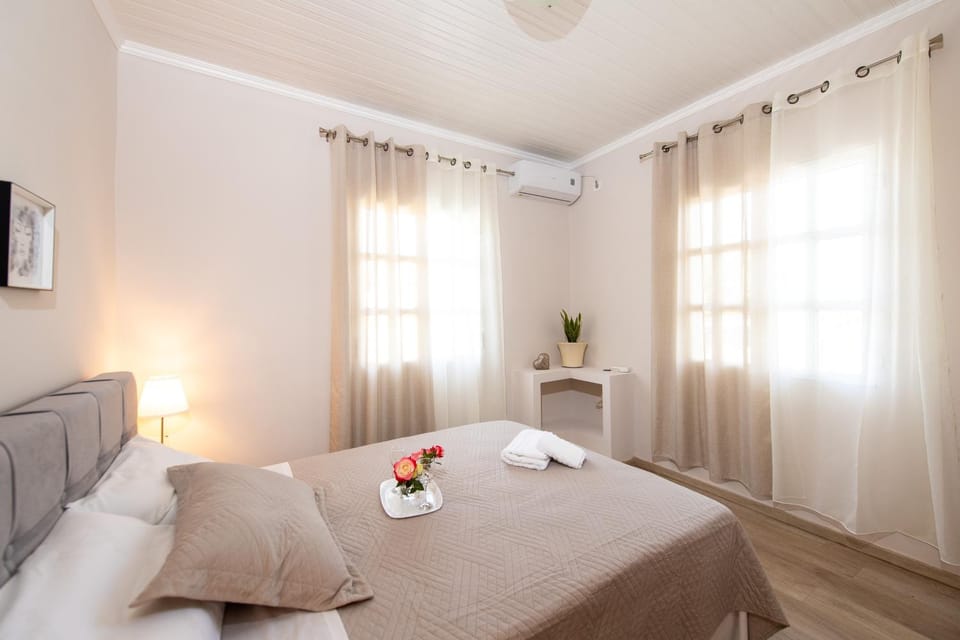 Bed, Photo of the whole room, Bedroom, towels, air conditioner