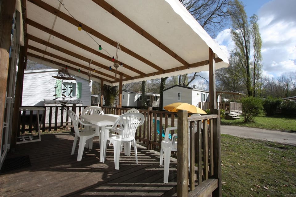MOBIL-HOME 6 PERSONNES CAMPING HOMAIR RIVAGE DES LANDES à AUREILHAN Campground/ 
RV Resort in Mimizan