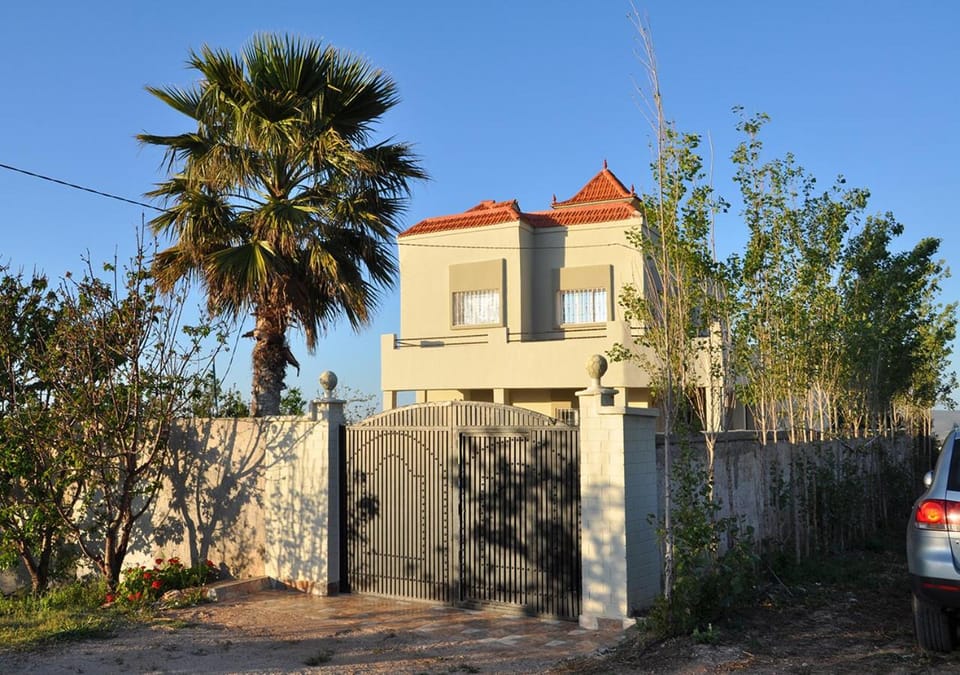 Property building, Day, Garden, Garden view