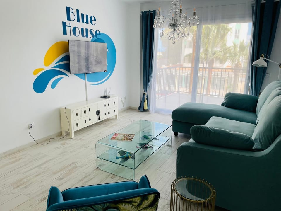 Communal lounge/ TV room, TV and multimedia, Living room, Seating area