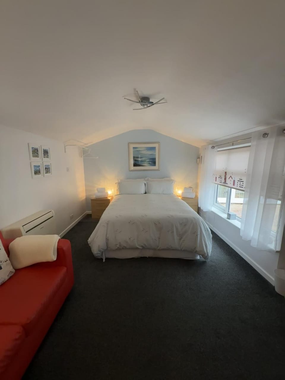 Photo of the whole room, Bedroom