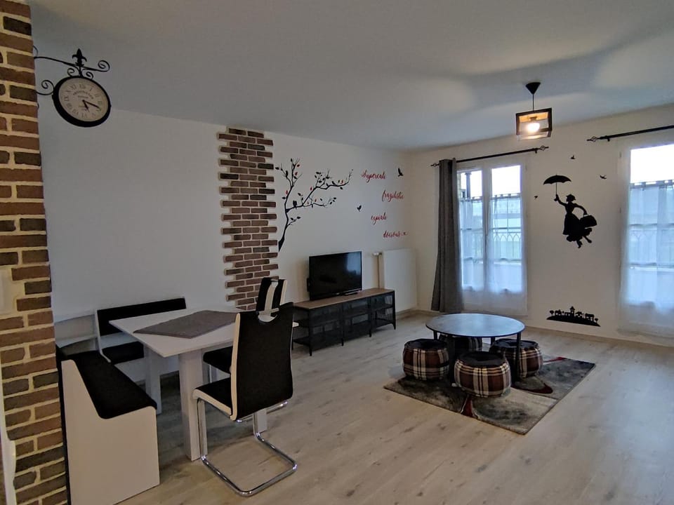 Communal lounge/ TV room, TV and multimedia, Living room, Seating area