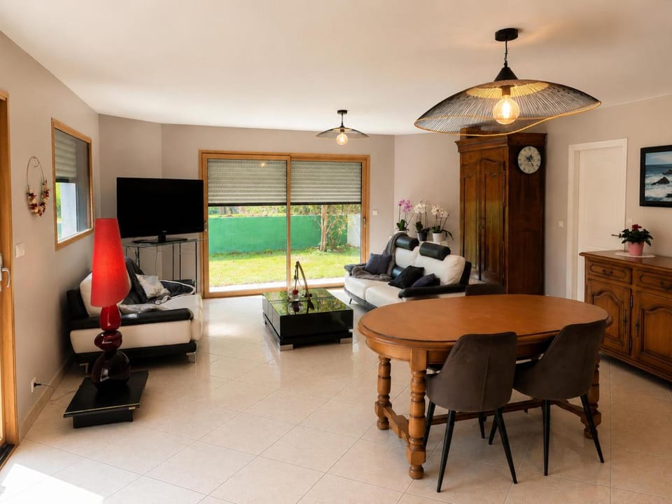 Communal lounge/ TV room, TV and multimedia, Living room
