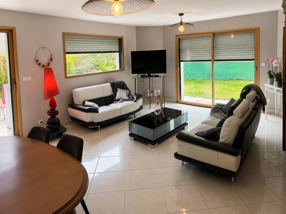 Communal lounge/ TV room, TV and multimedia, Living room