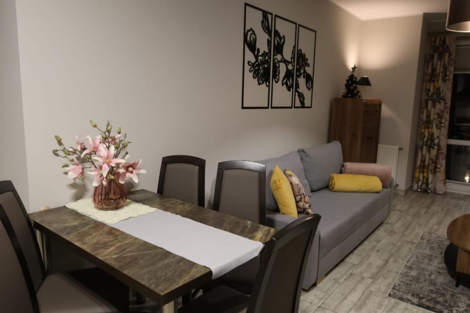 Trzy Magnolie Villa Park Apartment in Lower Silesian Voivodeship