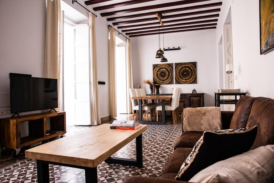 TV and multimedia, Living room, Seating area, Dining area