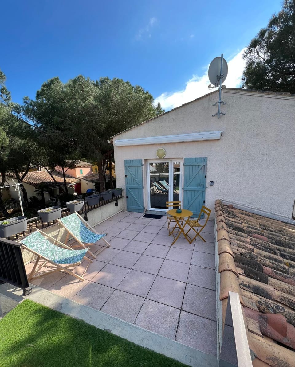 Patio, sunbed