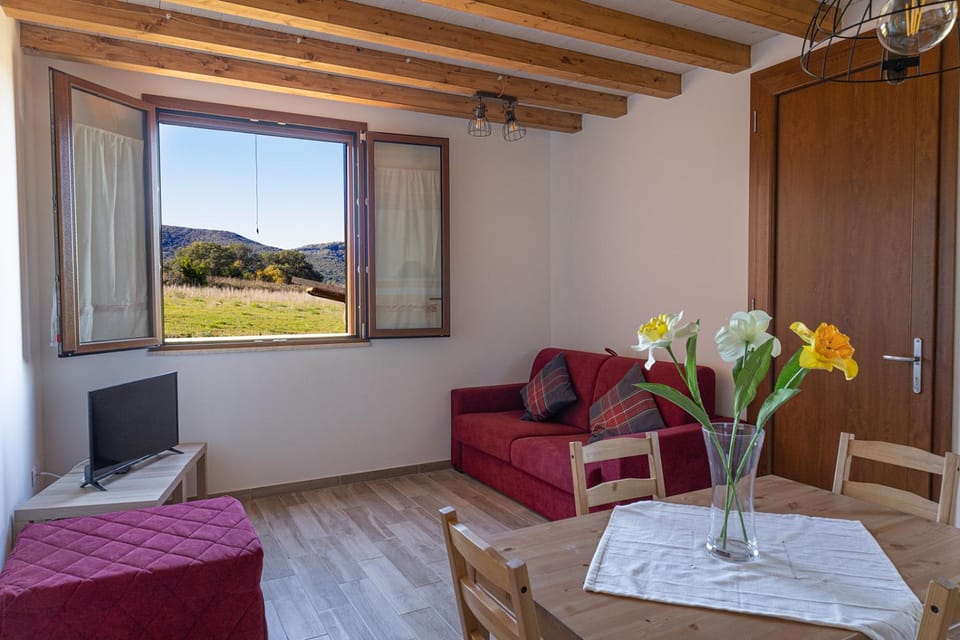 Natural landscape, TV and multimedia, Living room