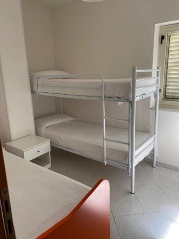 Bed, Photo of the whole room, bunk bed