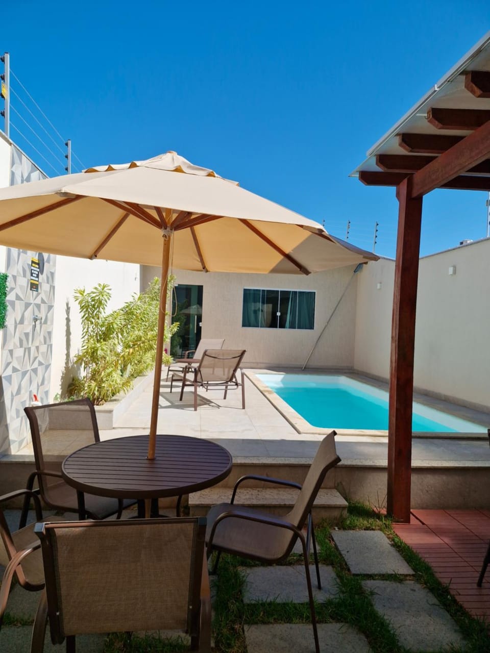 Dining area, Pool view, Swimming pool, sunbed