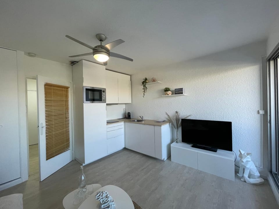 TV and multimedia, Kitchen or kitchenette
