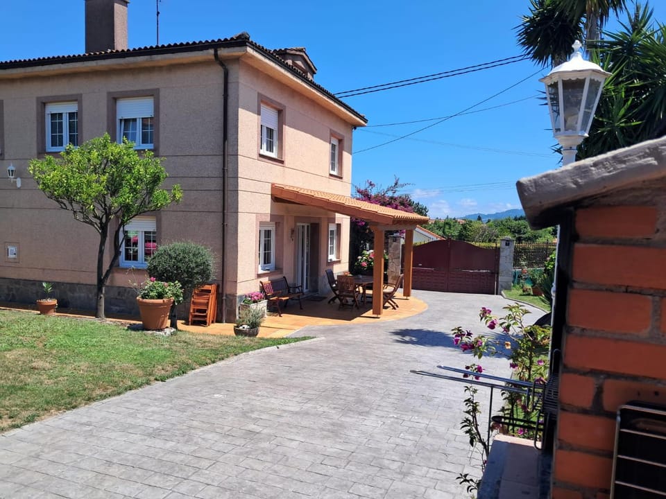 LA BUGANVILLA House in Asturias
