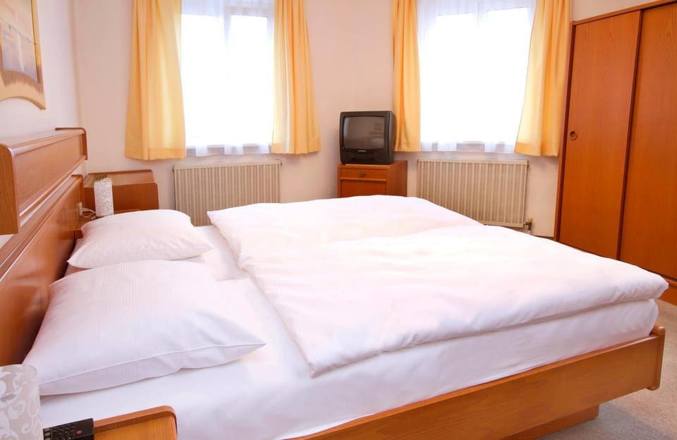 Bed, TV and multimedia