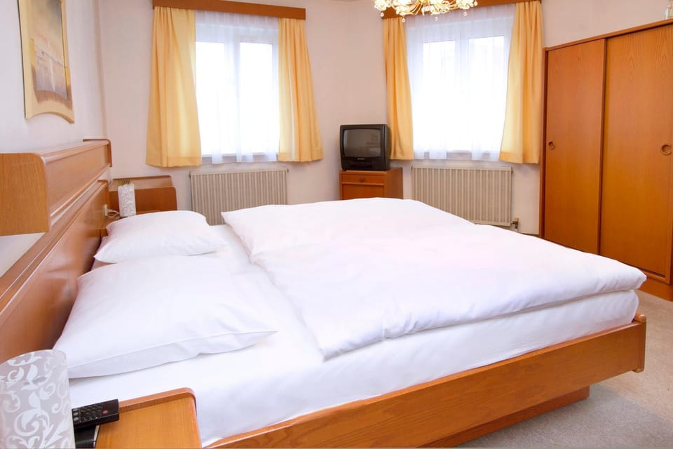Bed, TV and multimedia