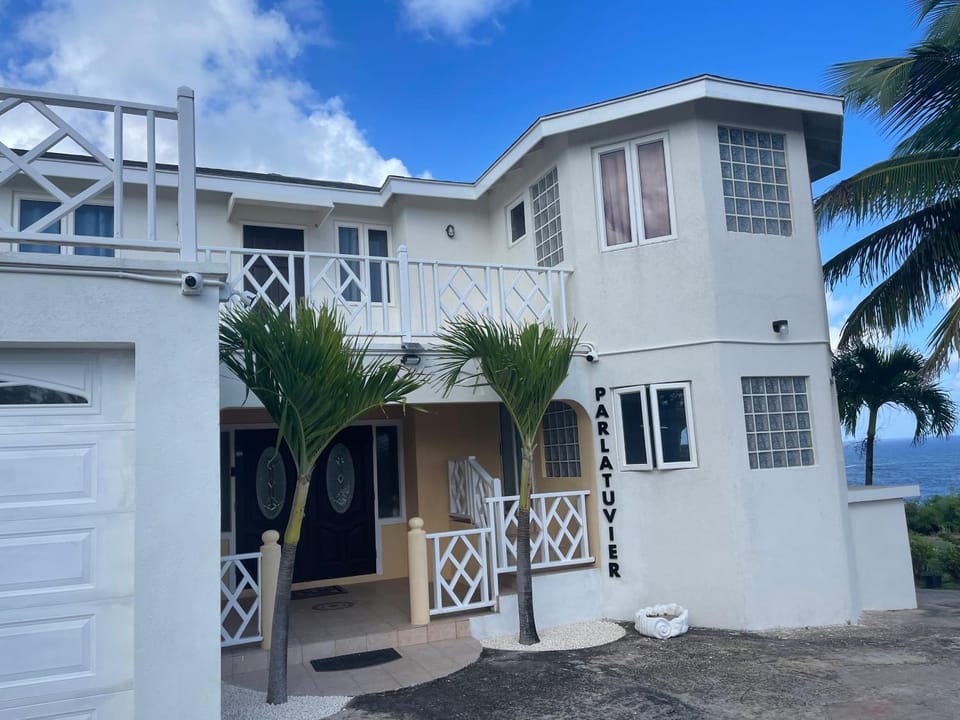 ‘MORIAH’ Private Room with Double Bed and shared bathroom Vacation rental in Barbados