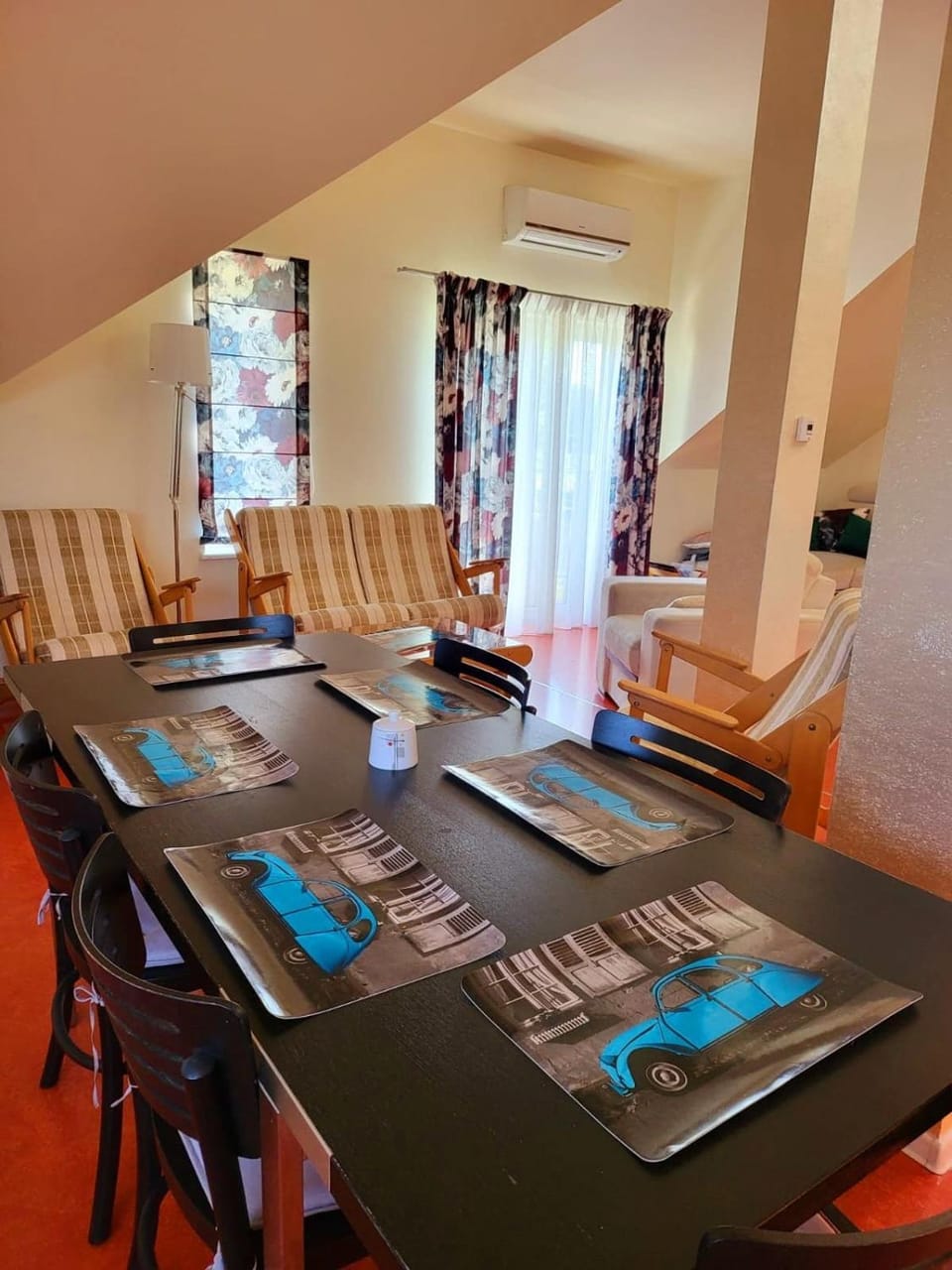 Dining area, Breakfast