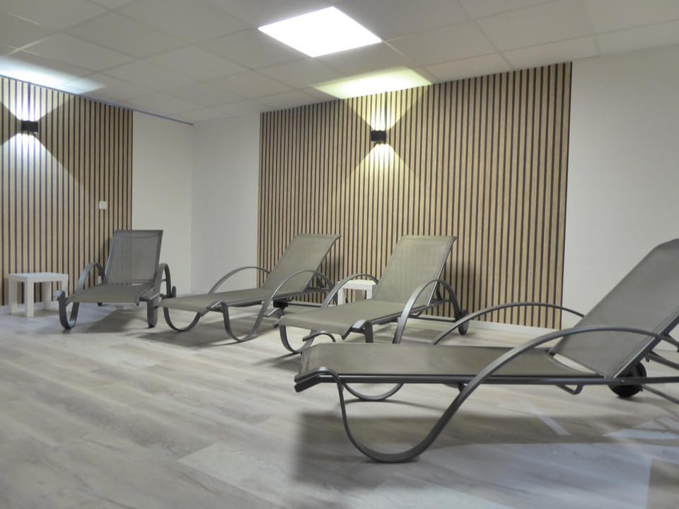 Mountain Suite Winterberg Ferienwohnung Pool Sauna Hund 4 Pers Wifi near Ski Lift Apartment in Winterberg