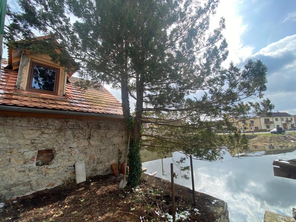 Apartmán U Splavu Putim Apartment in South Bohemian Region