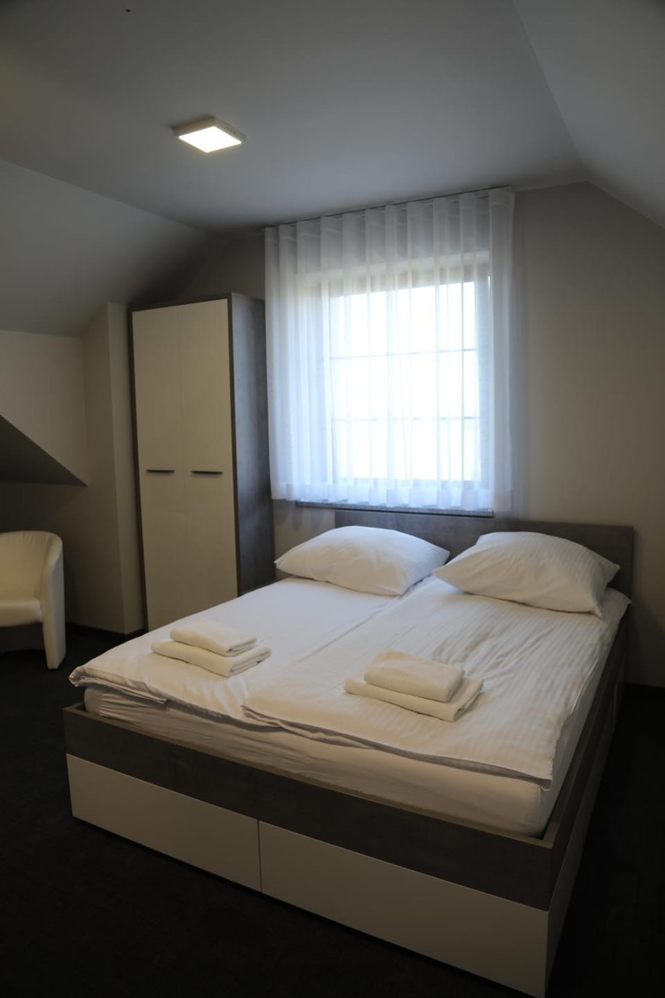 Bed, Photo of the whole room, Bedroom, wardrobe