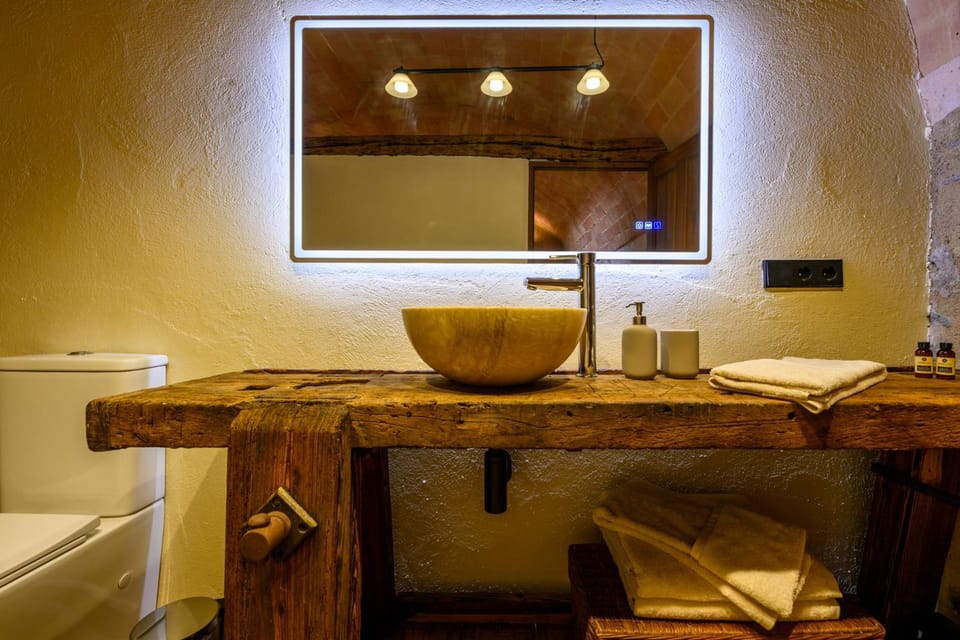 Bathroom, towels
