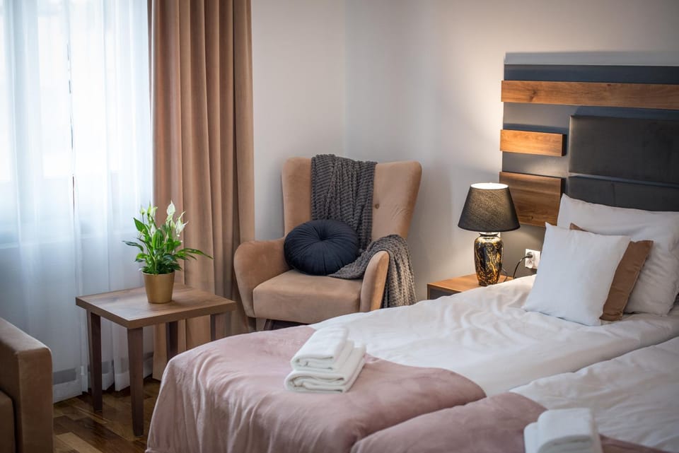 Bed, Photo of the whole room, Seating area, Bedroom, towels