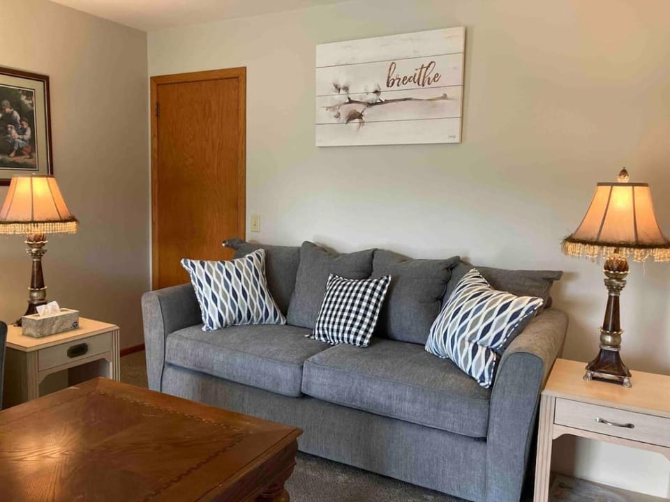Bass Creek's Cozy Outback Country Retreat Apartment in Wisconsin