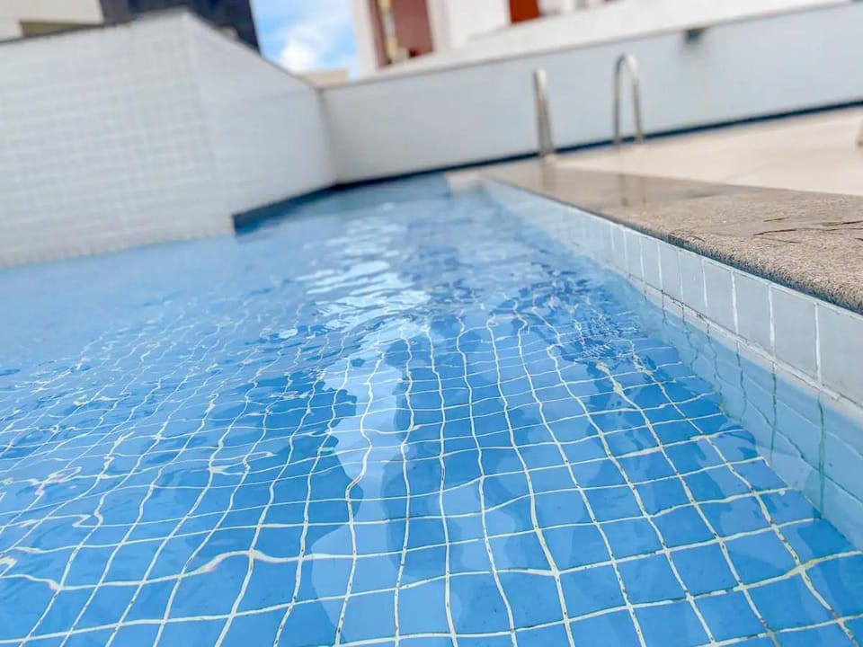 Day, Swimming pool