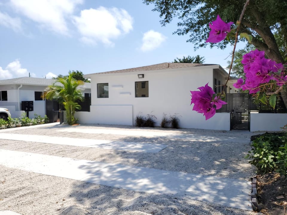 Property building, Garden, Garden view, Parking