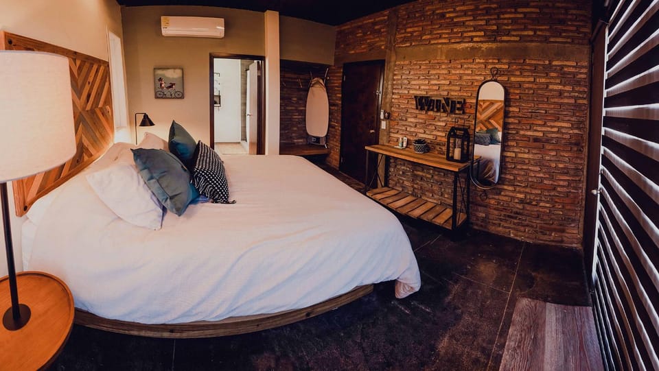 Bed, Photo of the whole room, Bedroom, air conditioner