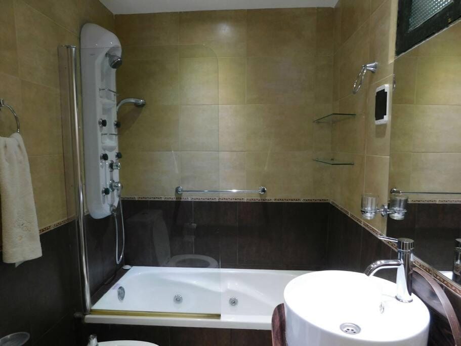 Bathroom, Spa and wellness centre/facilities