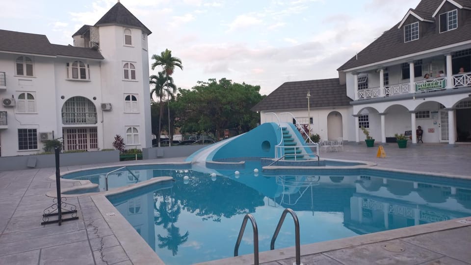 Swimming pool, Swimming pool