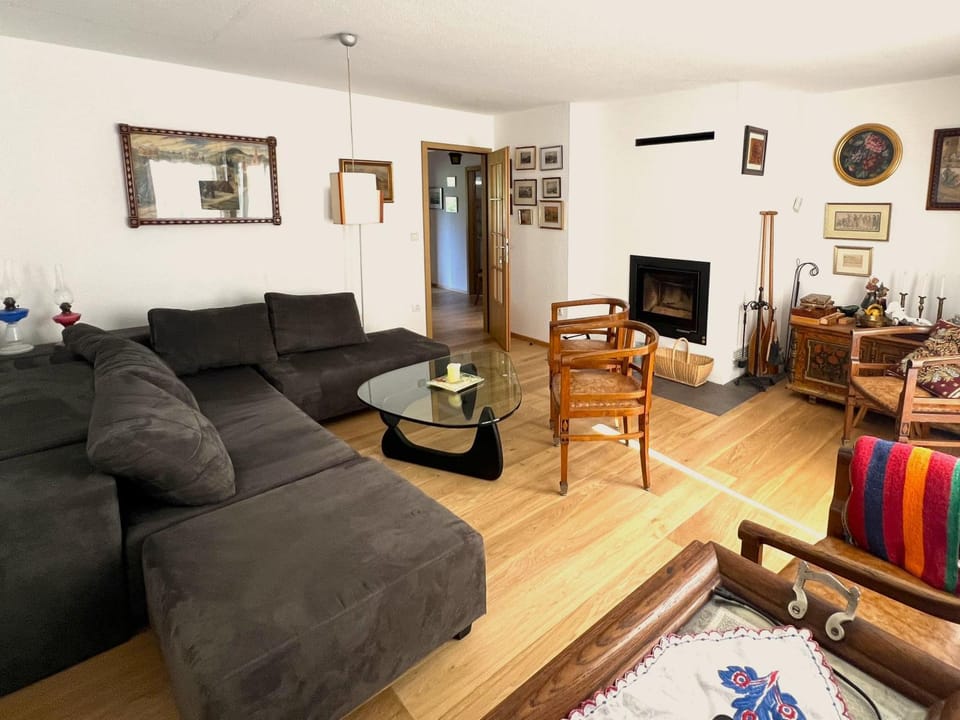 Communal lounge/ TV room, TV and multimedia, Living room, Seating area, Evening entertainment