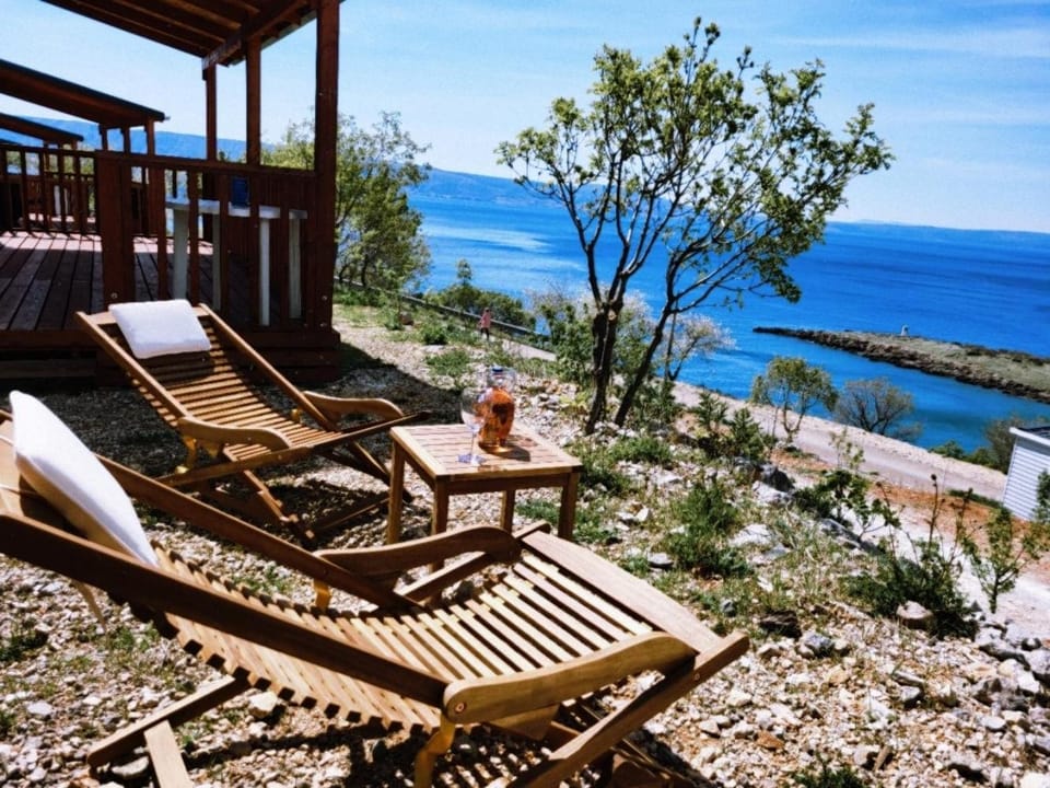 Day, Natural landscape, Living room, Seating area, Sea view